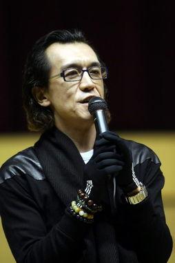 李咏个人背景,从平凡走向辉煌的电视主持人生涯