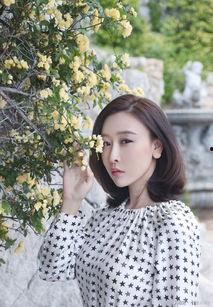 演员毛俊杰生活照,展现真实自我，尽显优雅魅力